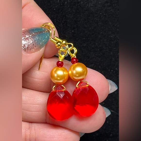 Yellow pearl and Red crystal drop Earrings - Picture 6 of 9